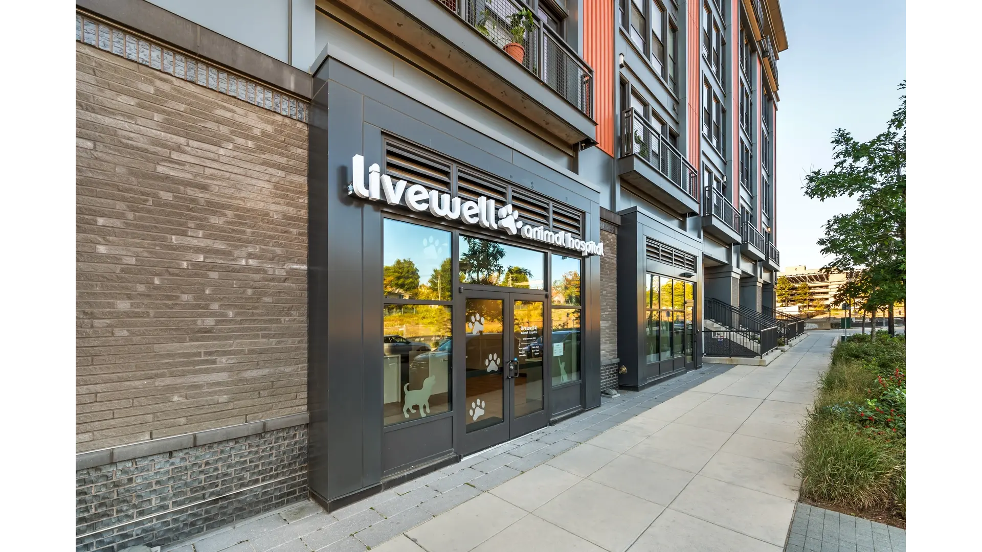Livewell Animal Hospital: Walter Reed exterior