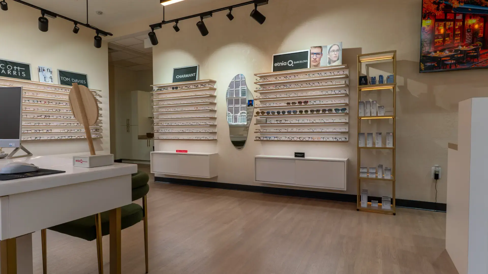 Luxe Eye and Wellness: clinic space