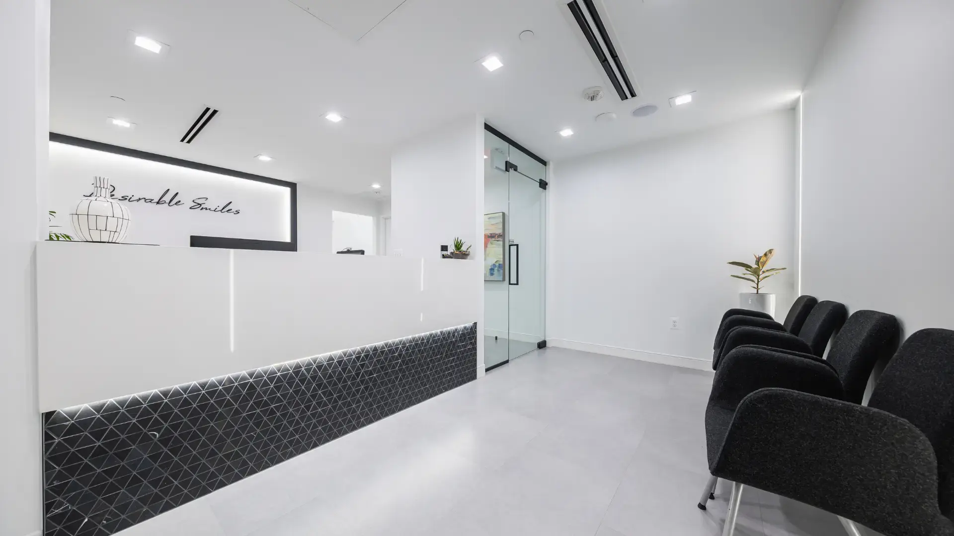 Desirable Smiles: lobby and reception