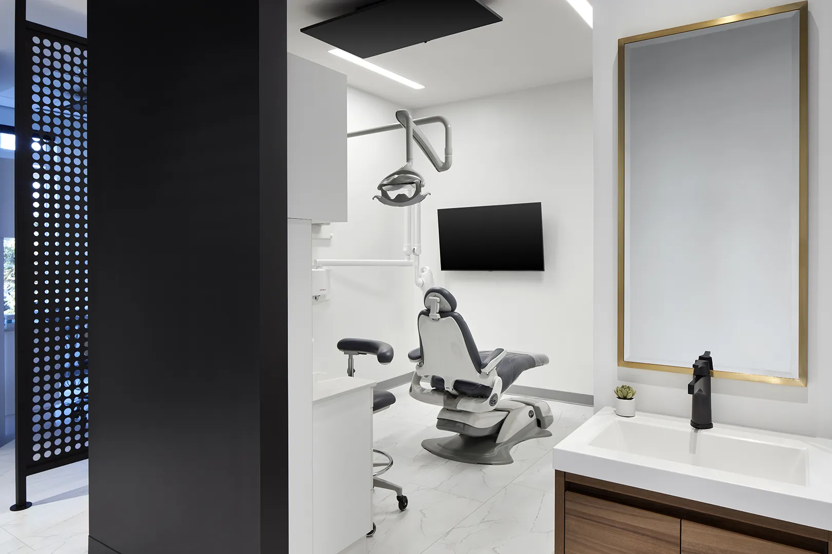 Costa Family Dentistry: dental patients room