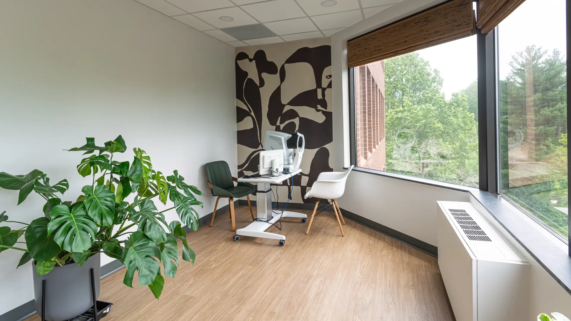 McLean Eye Physicians and Surgeons exam and treatment area