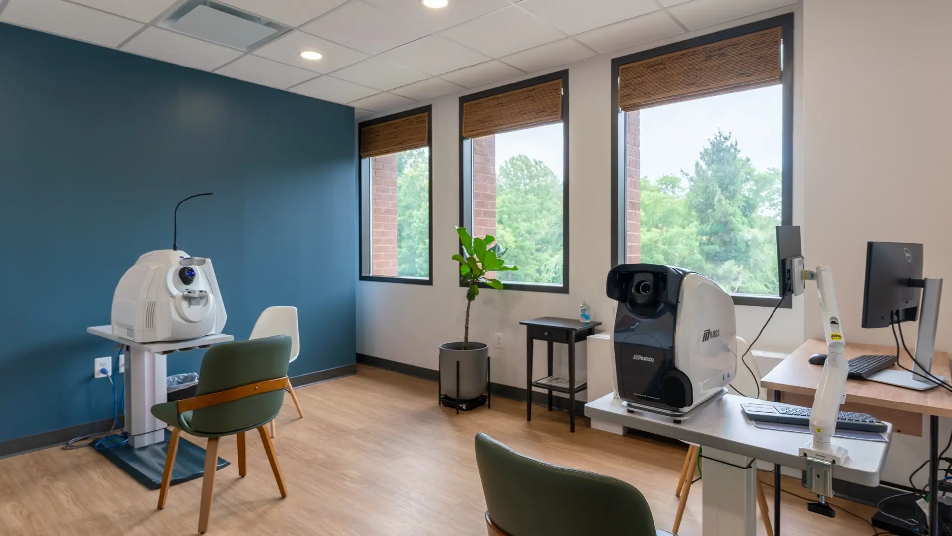 McLean Eye Physicians and Surgeons diagnostic and imaging room