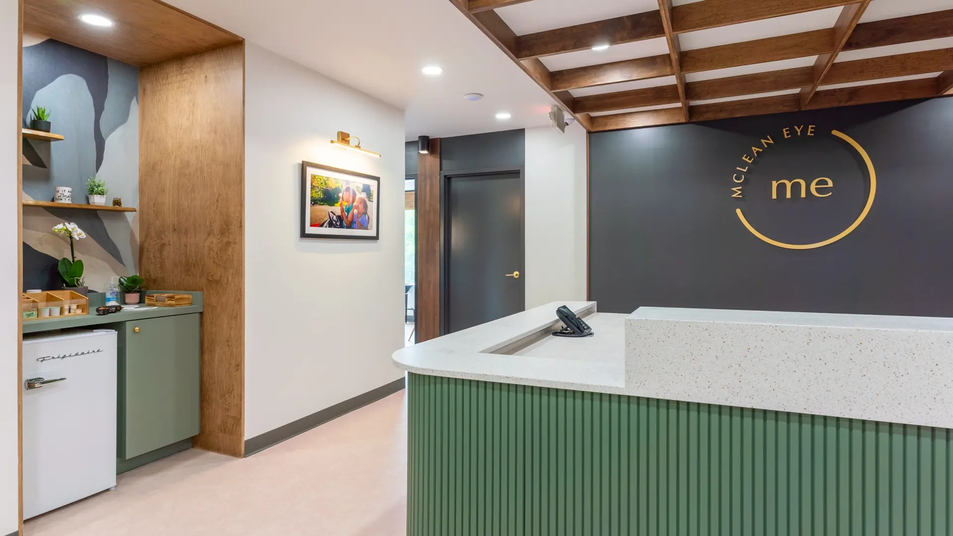 McLean Eye Physicians and Surgeons reception and waiting area
