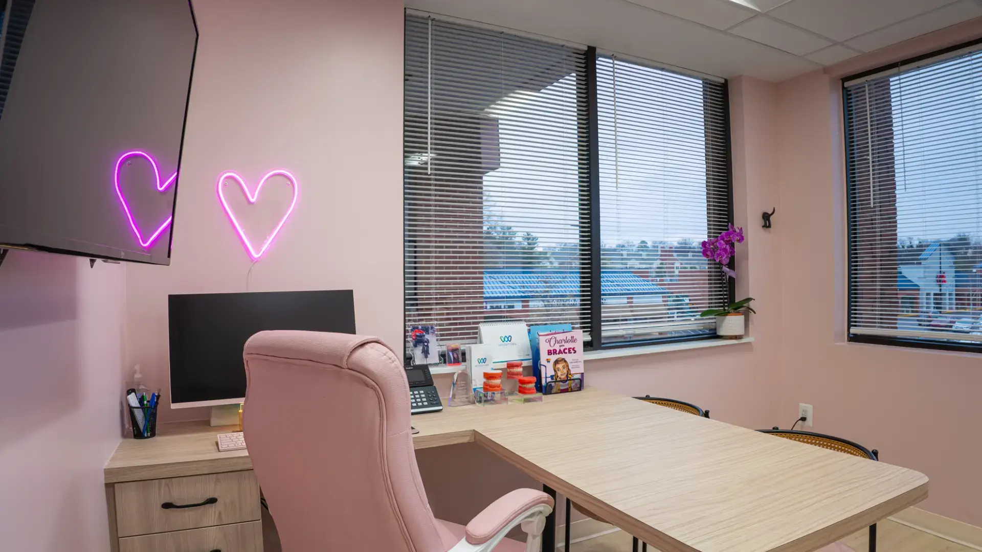 Sparkle Orthodontist: consultation office